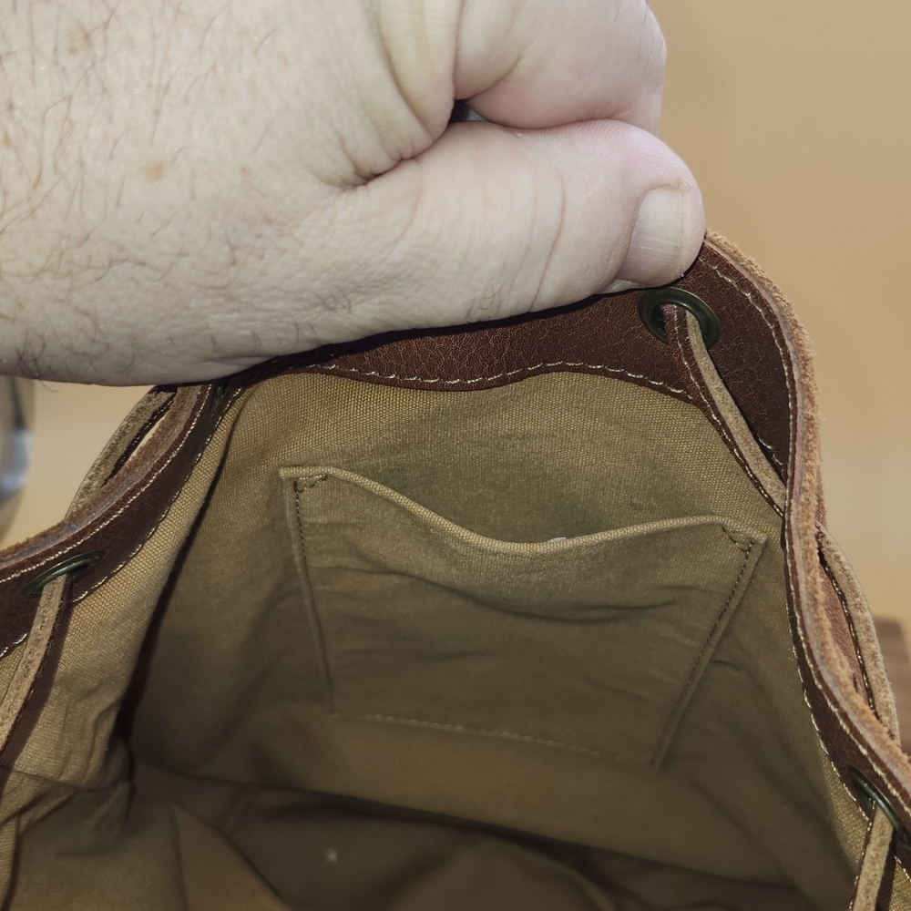 CLEARANCE! Lucky Brand 100% Real Leather Bucket Bag, Like New Condition - Picture 5 of 7